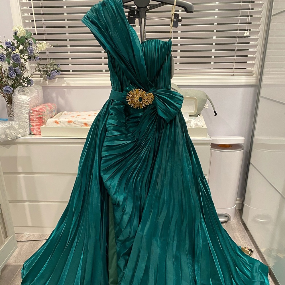 Fouad Sarkis - Style: 2622 - Emerald Green Gown